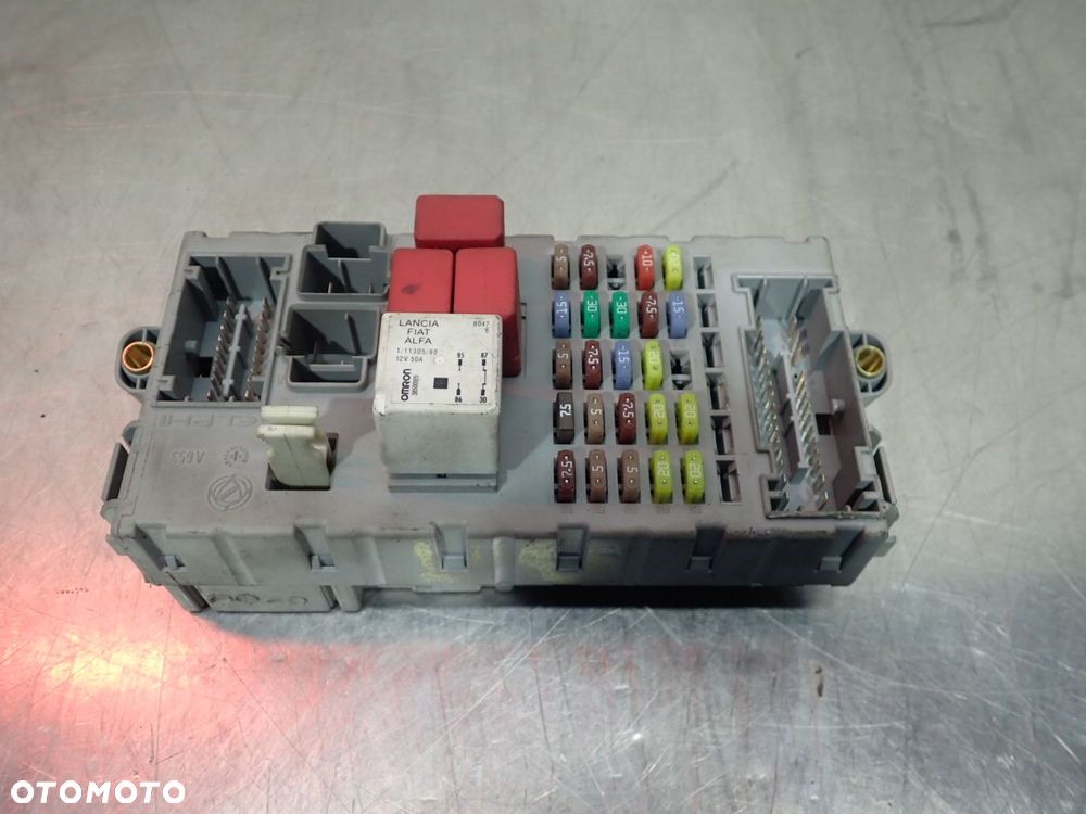 SKRZYNKA BEZPIECZNIKÓW FIAT BRAVO II 51829178 - 1