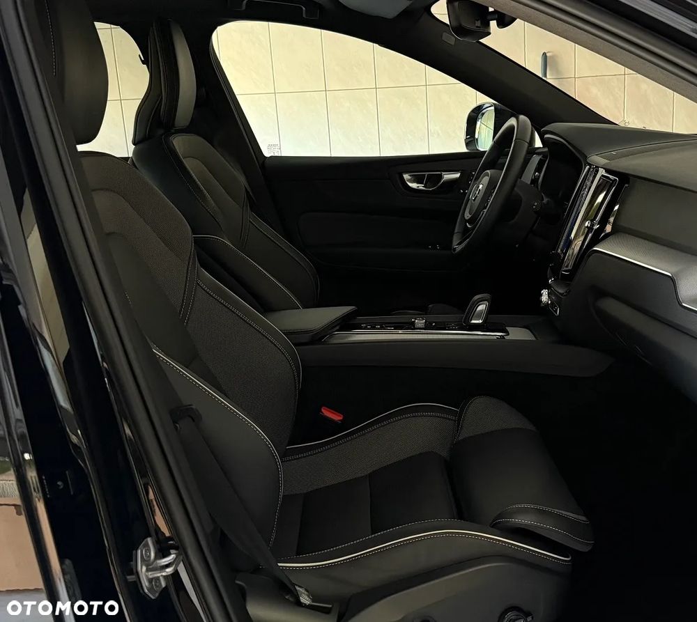 Volvo XC 60 B4 D AWD Plus Dark - 11
