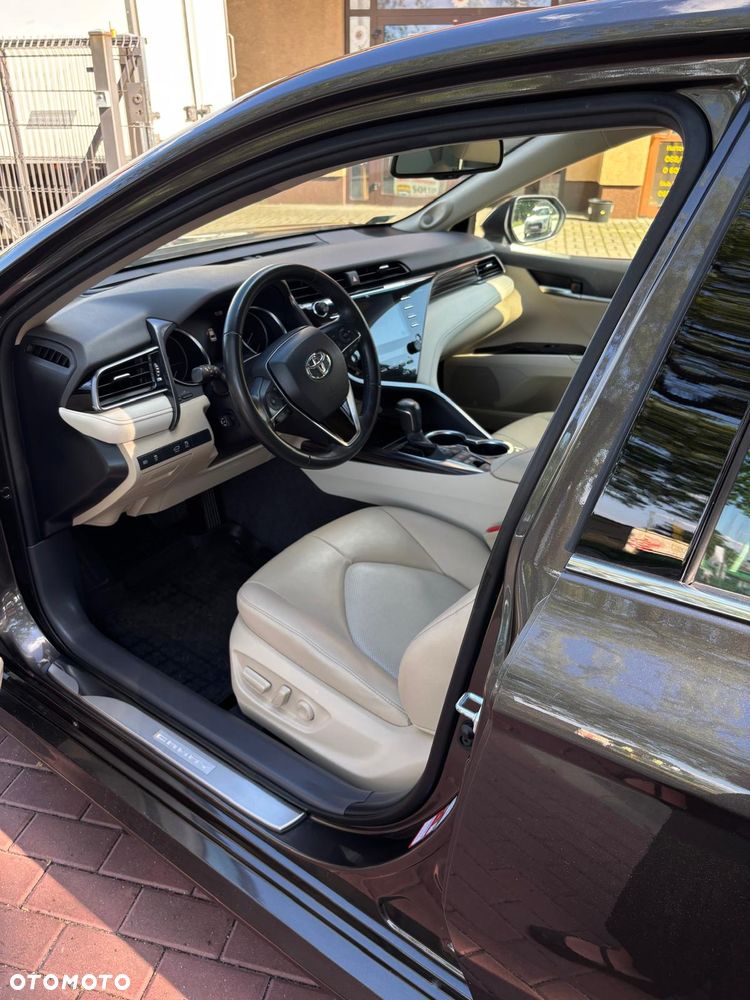 Toyota Camry 2.5 Hybrid Executive CVT - 12