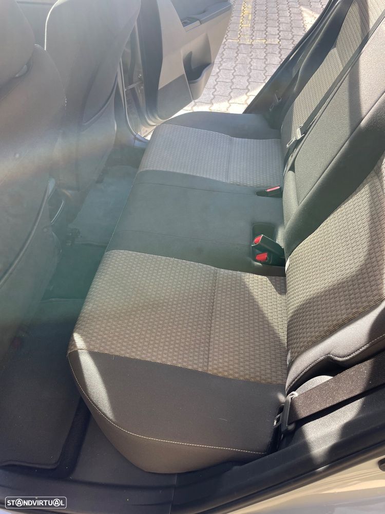 Toyota Auris 1.4 D-4D Comfort - 16