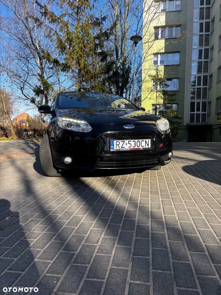 Ford Focus 2.0 EcoBoost ST mit Leder-Exclusiv-Paket - 2