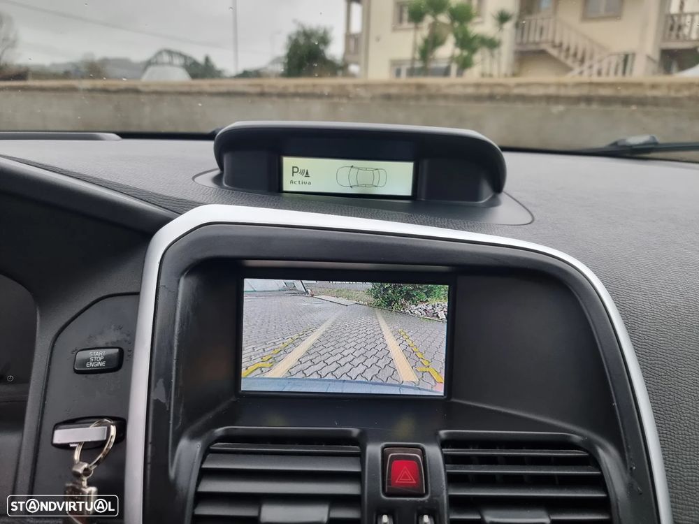 Volvo XC 60 2.4 D5 Summum AWD Geartronic - 14