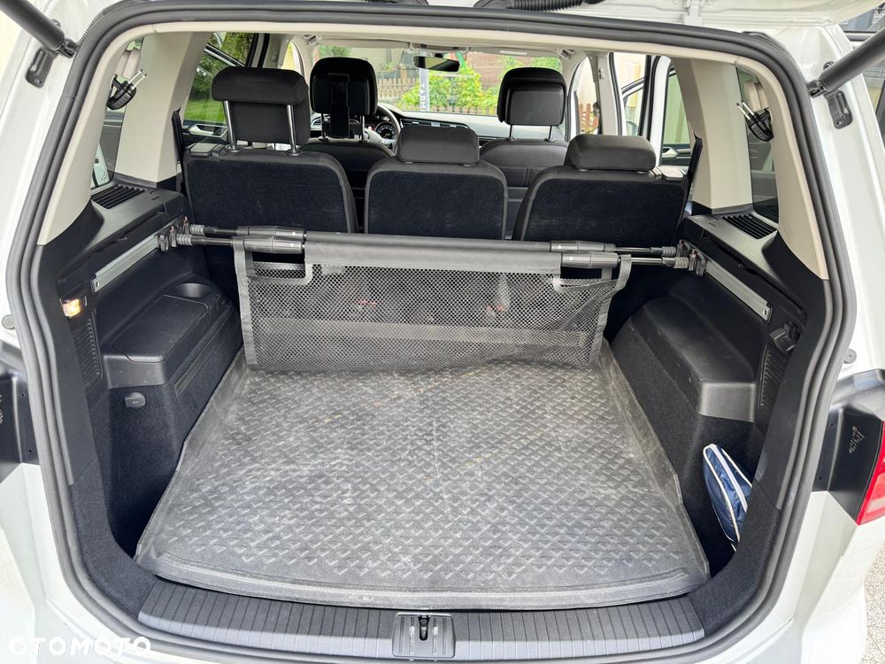 Volkswagen Touran - 13