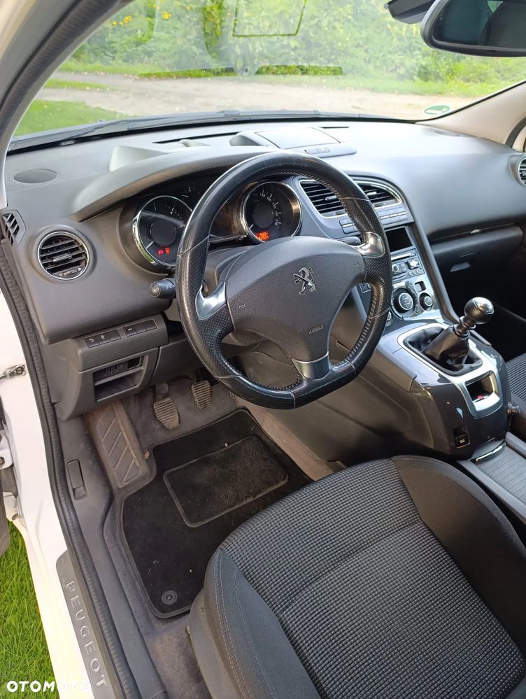 Peugeot 5008 - 8