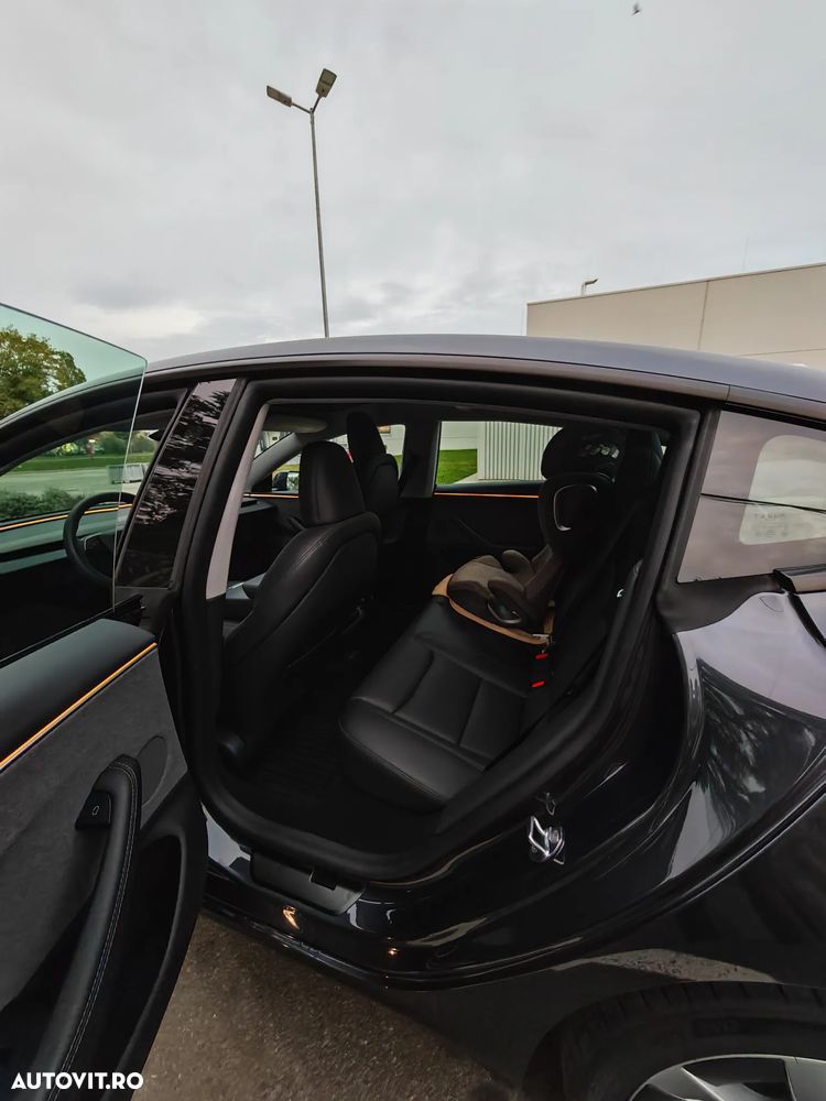 Tesla Model 3 - 7
