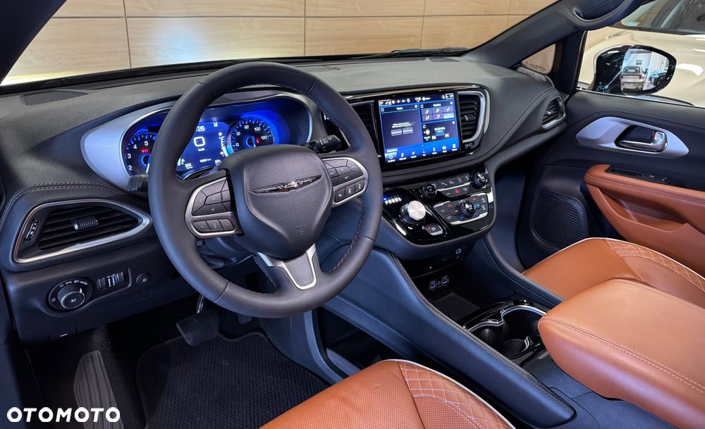 Chrysler Pacifica - 10