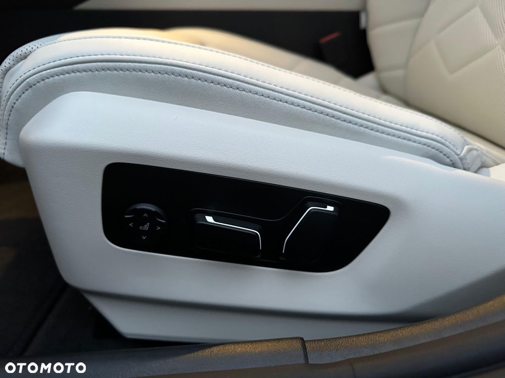 BMW Seria 5 520i mHEV - 23
