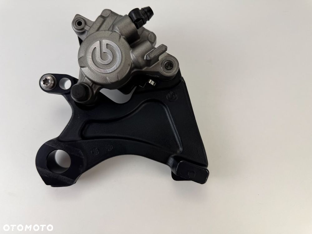Tylny zacisk hamulcowy Triumph Street Triple 765 RS 2022- - 3