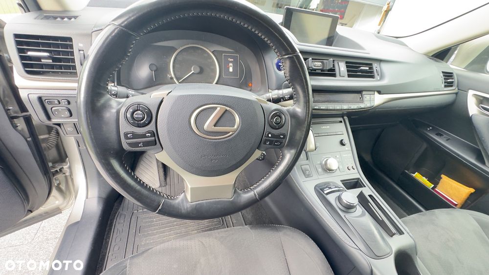 Lexus CT - 10