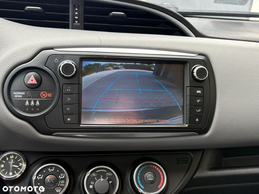 Toyota Yaris 1.33 Premium EU6 - 19