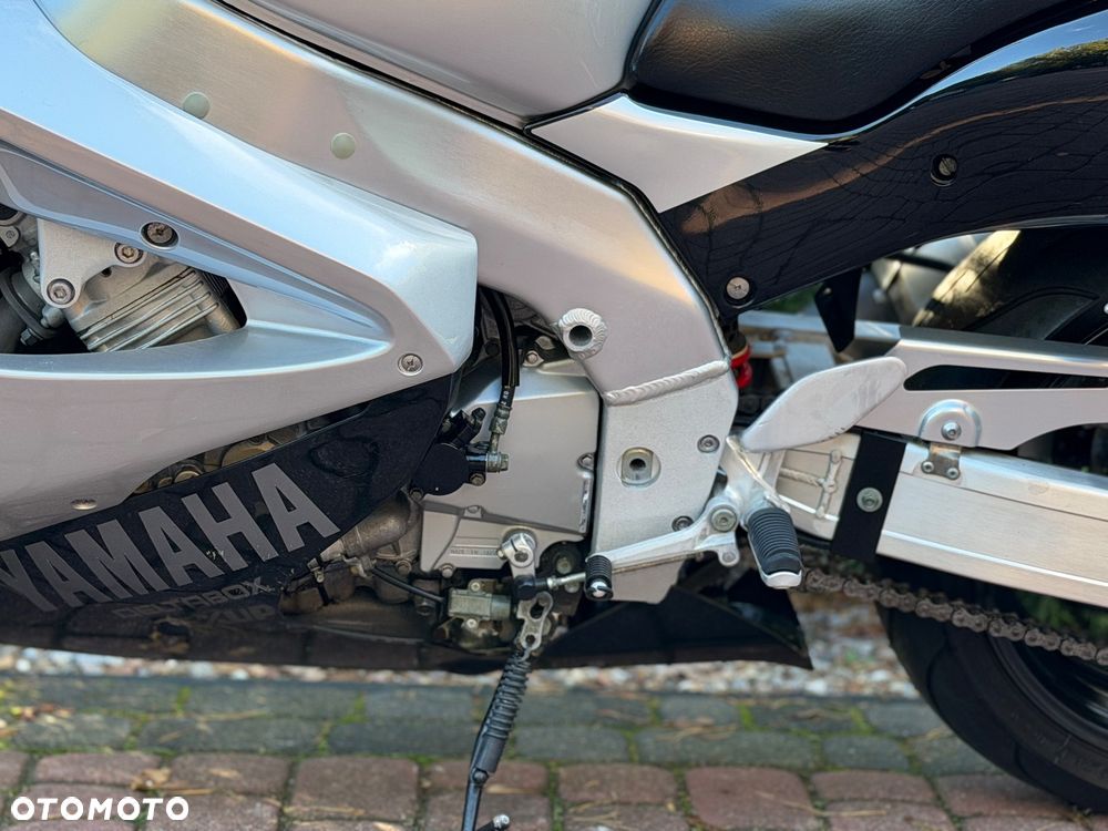 Yamaha YZF - 16