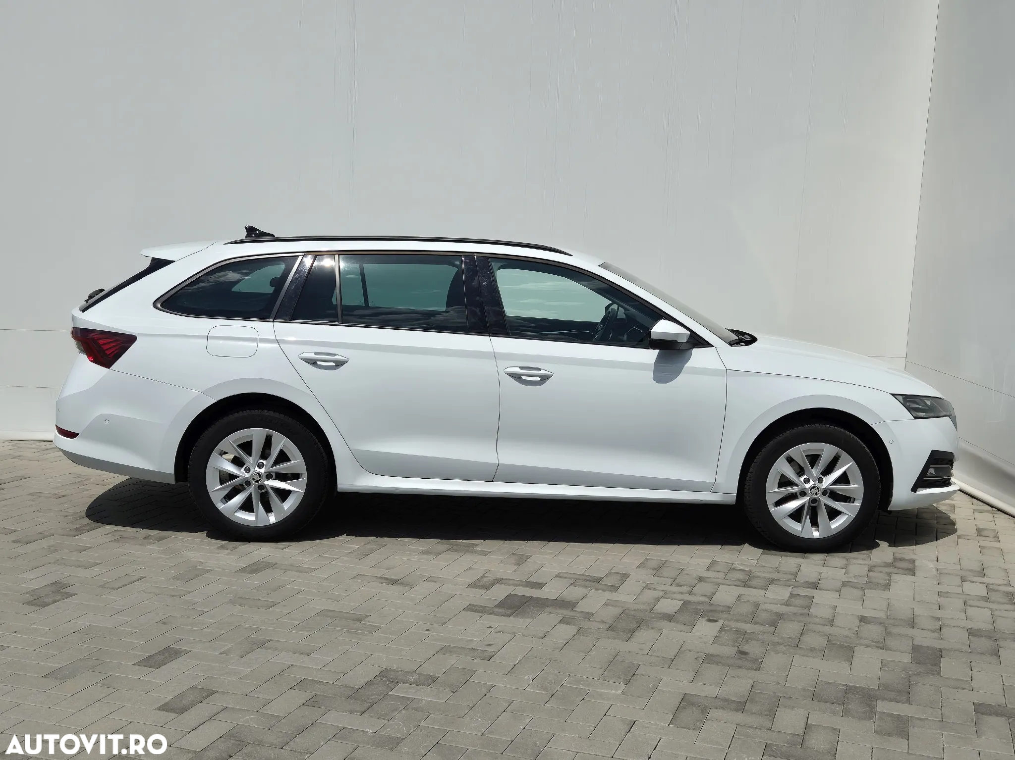 Skoda Octavia Combi 2.0 TDI DSG 4X4 Style - 6