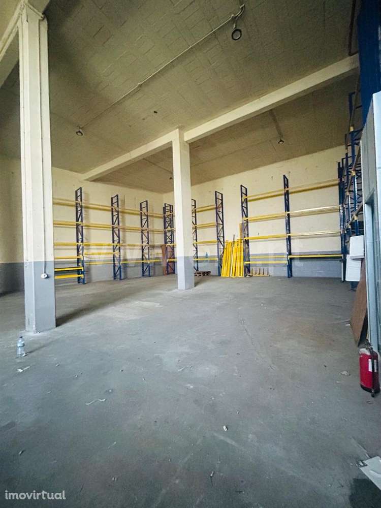 Armazém em Gandra, Paredes - Grande imagem: 3/3