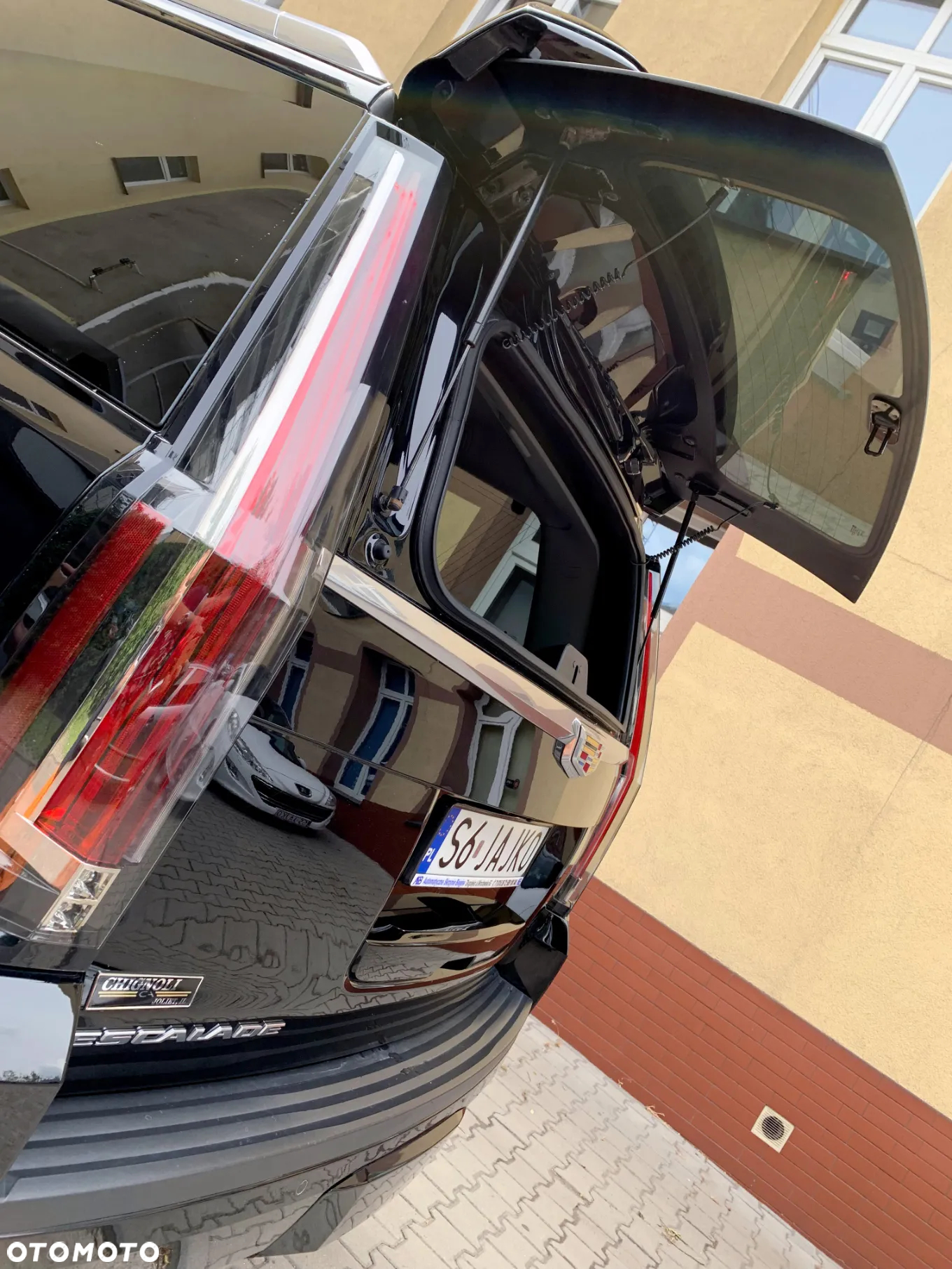 Cadillac Escalade ESV 6.2 V8 AWD AT Premium - 34