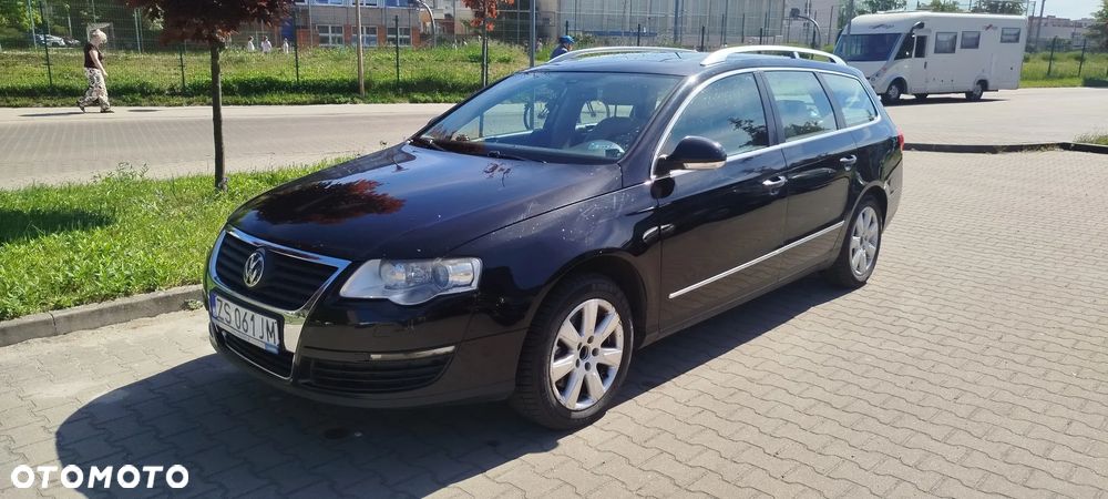 Volkswagen Passat - 1