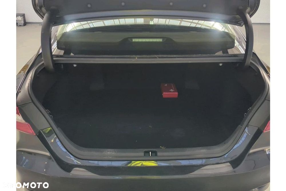 Toyota Camry 2.5 Hybrid Comfort CVT - 9