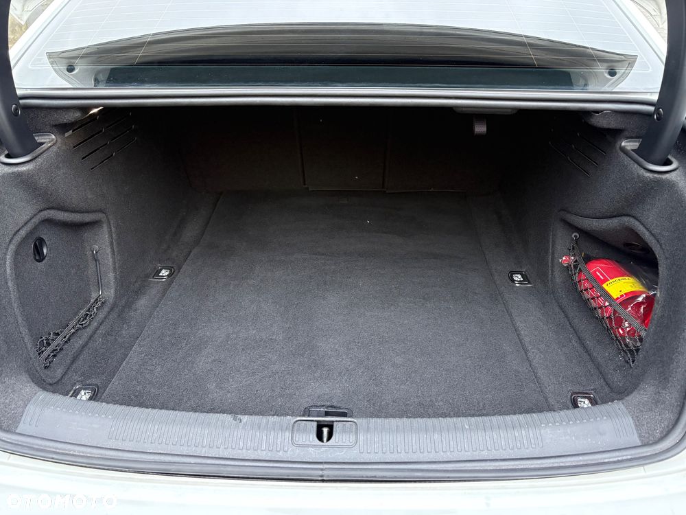 Audi A4 Limousine - 33