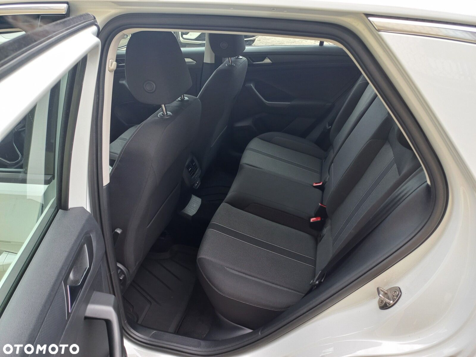 Volkswagen T-Roc - 25