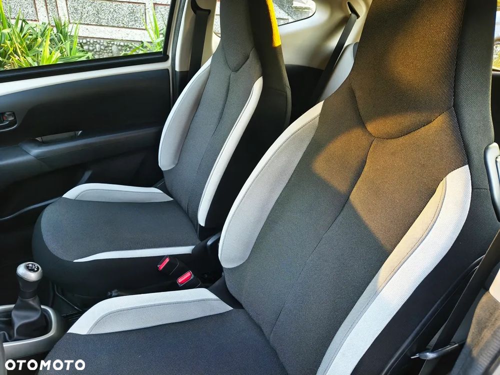 Toyota Aygo x-play touch - 16