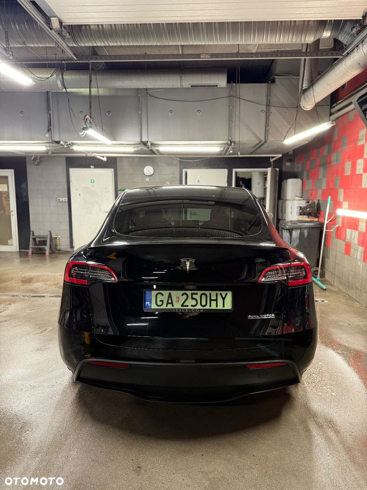 Tesla Y Performance AWD - 5