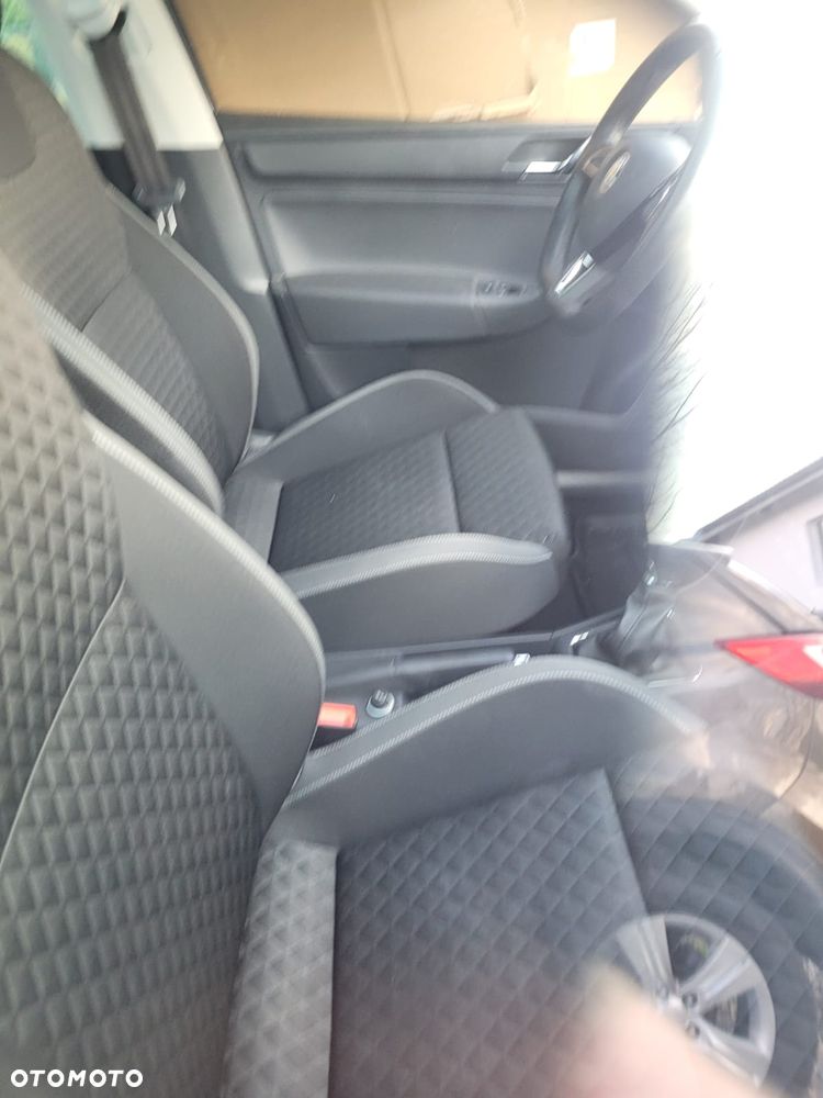 Skoda RAPID 1.2 TSI (Green tec) Cool Edition Red & Grey - 4