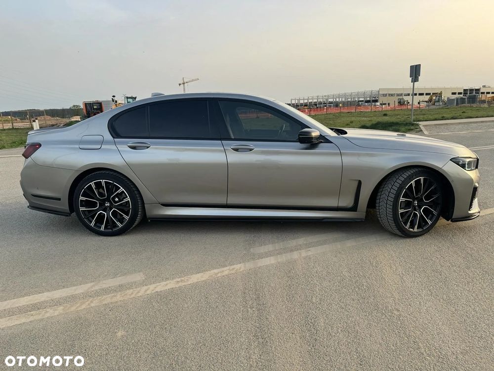 BMW Seria 7 750i xDrive - 5