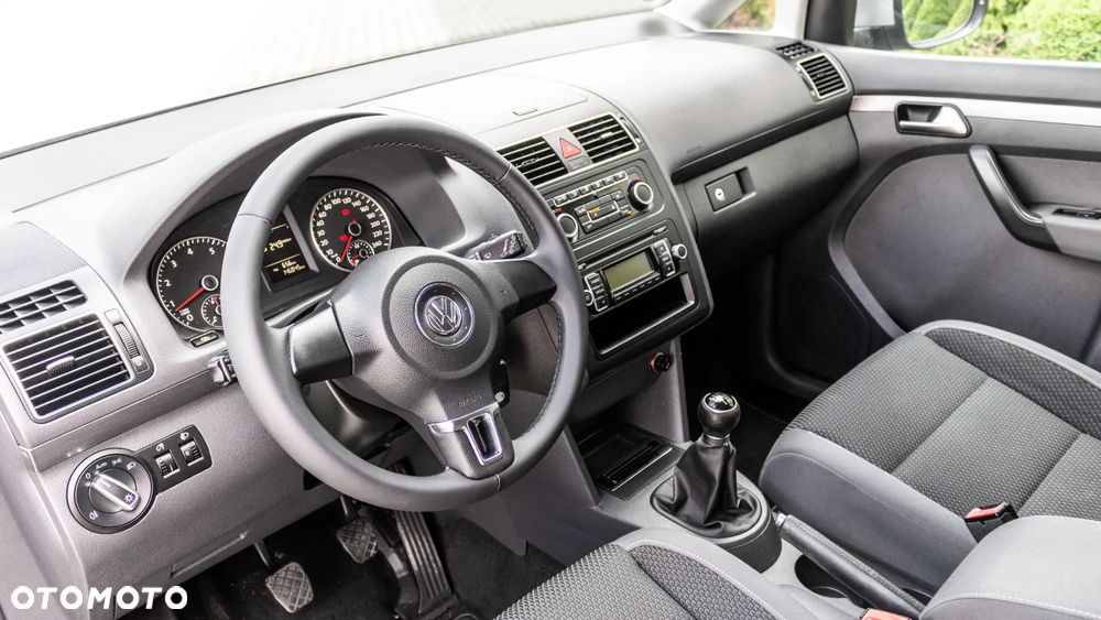 Volkswagen Touran - 11