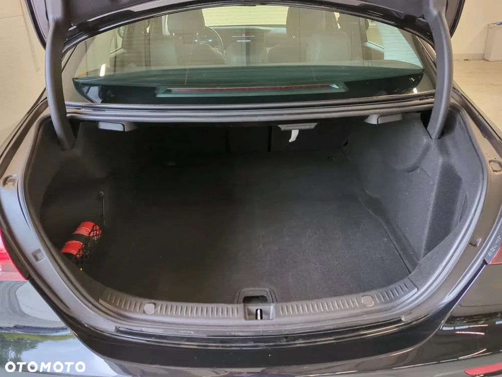 Mercedes-Benz Klasa E - 21