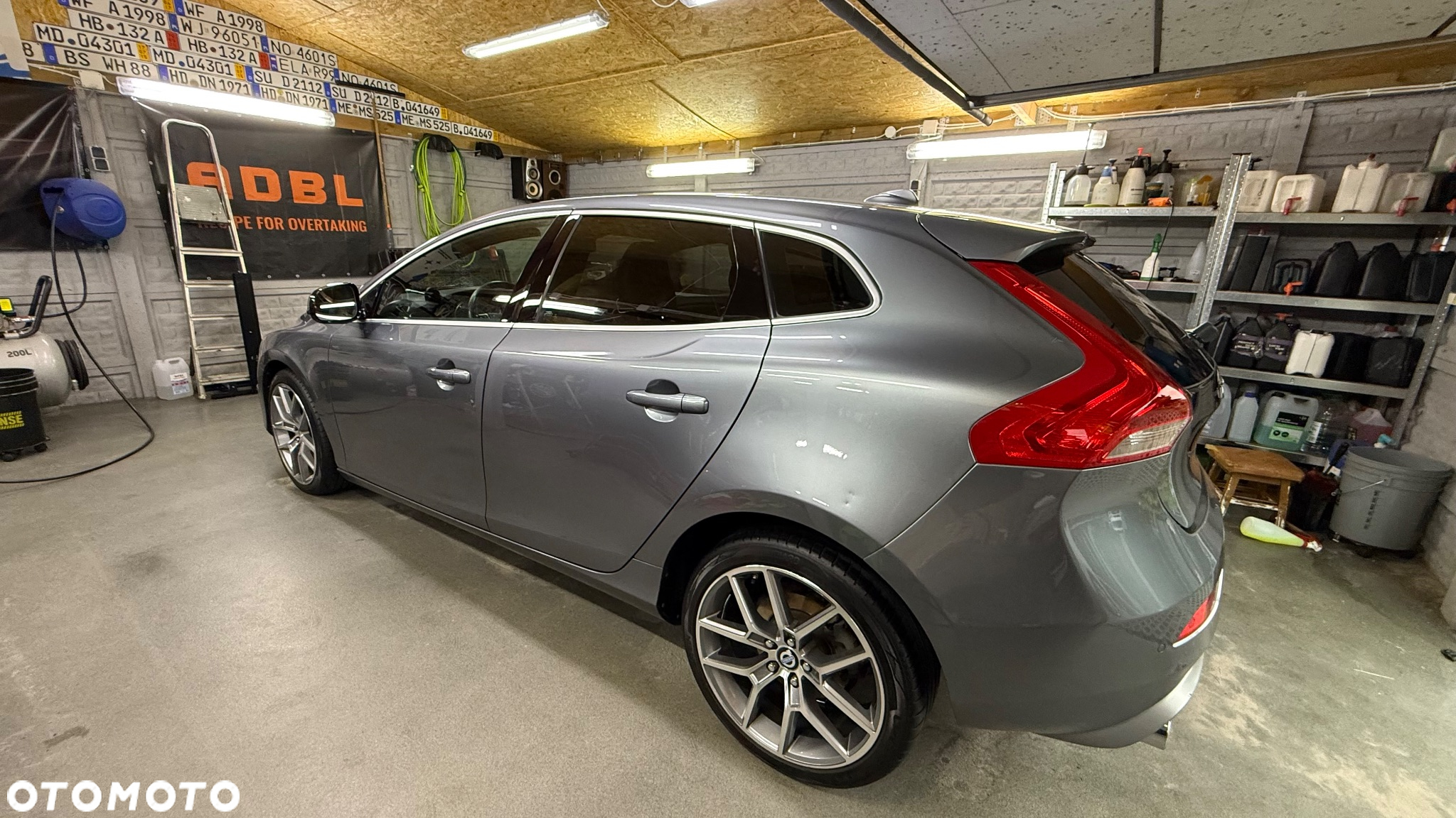 Volvo V40 D4 Drive-E R-Design Kinetic - 5