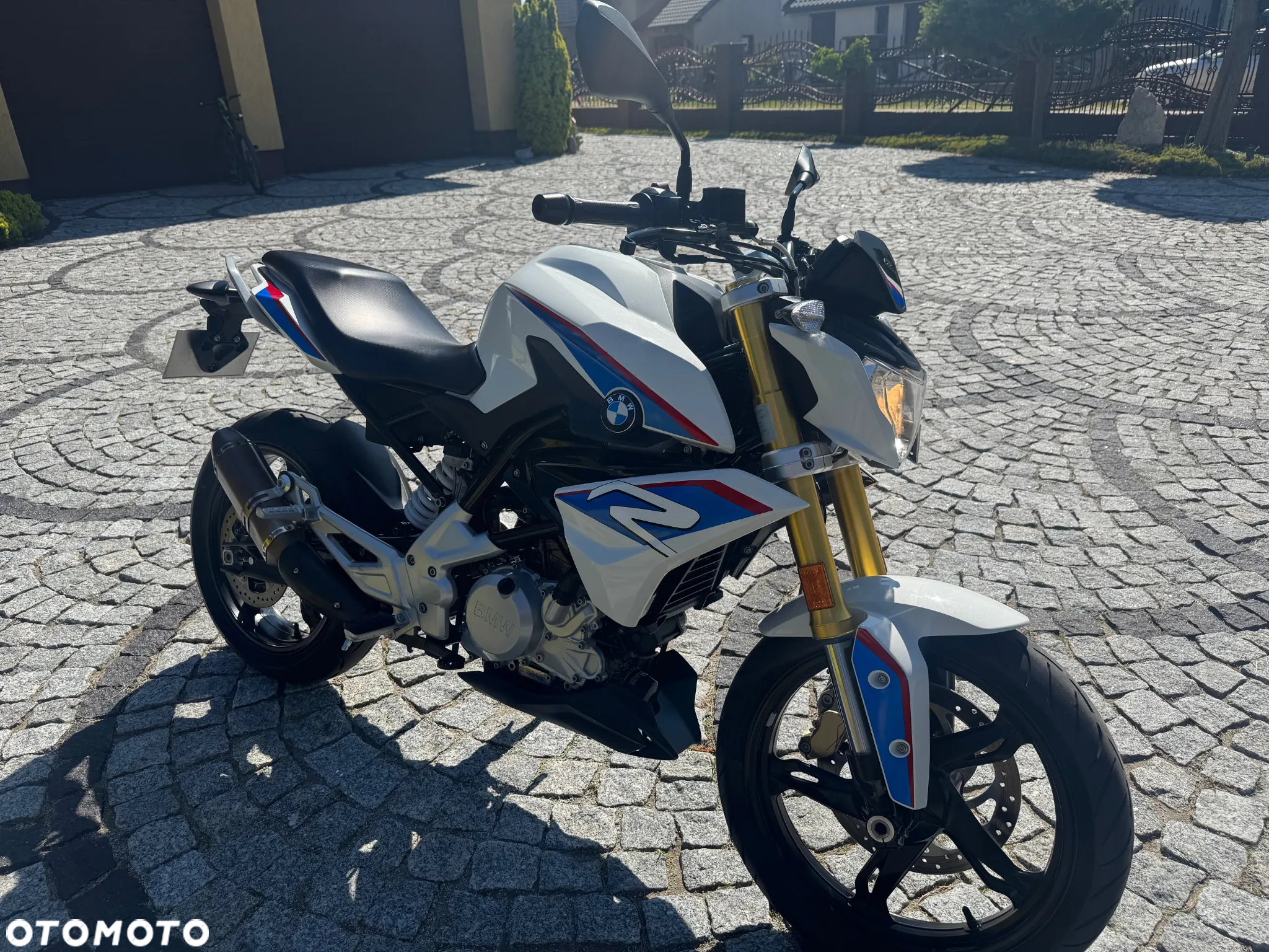 BMW G - 8