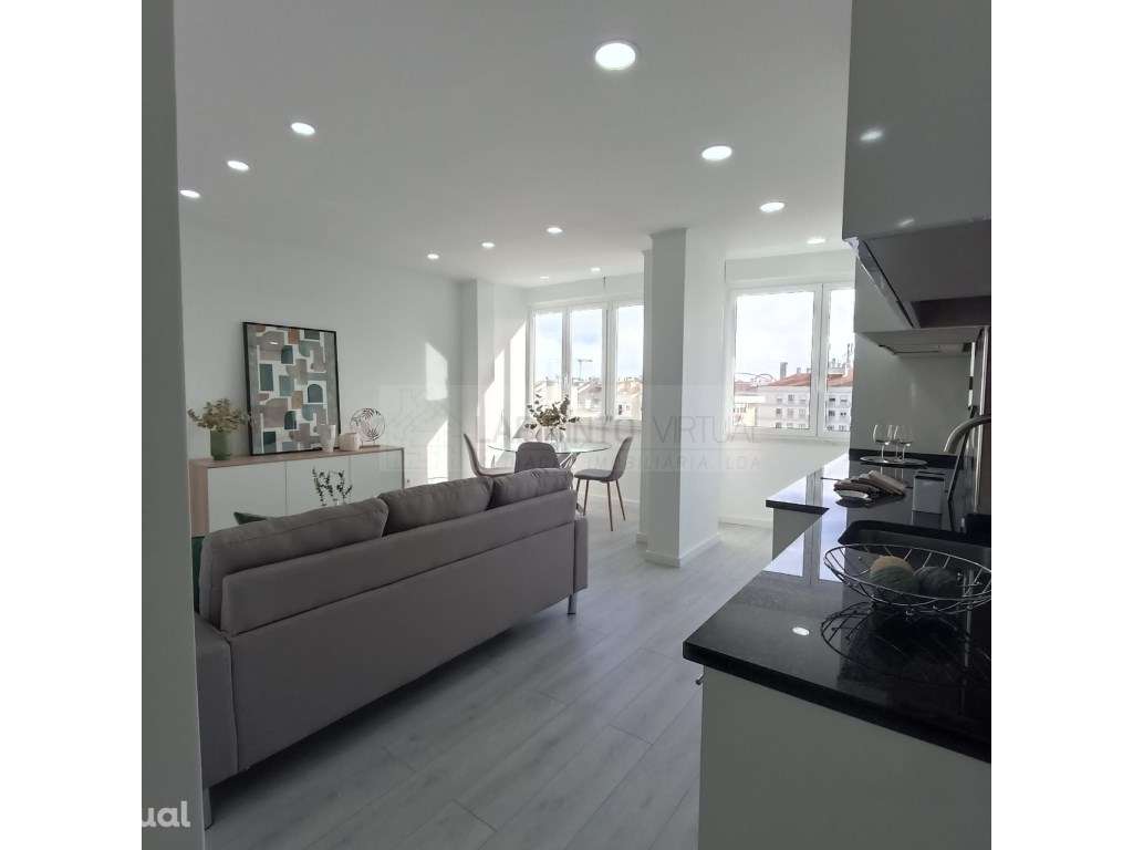 Vende-se magnifico T3 com varanda, em Benfica - Grande imagem: 3/11