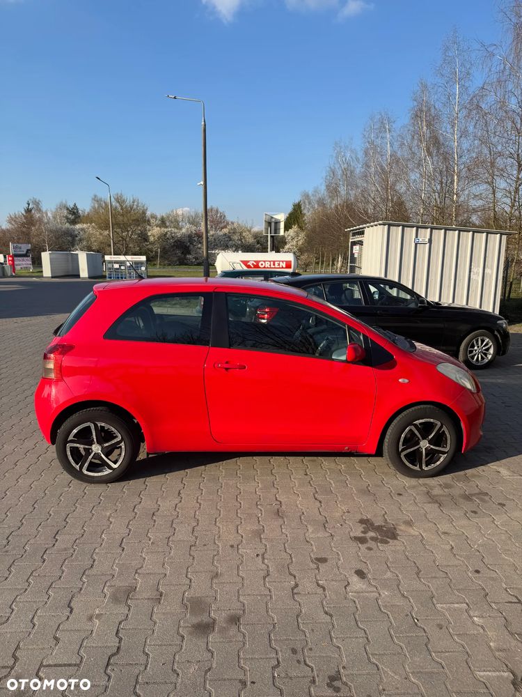 Toyota Yaris 1.3 Sol MM - 11