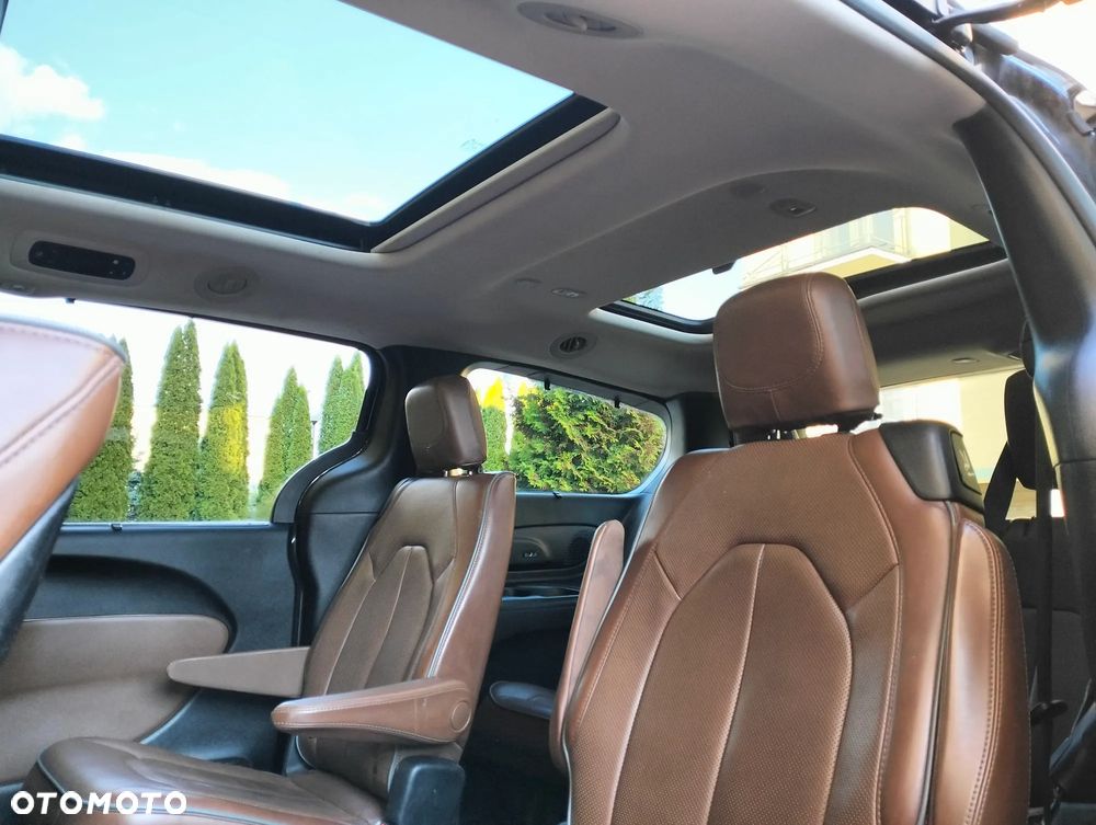 Chrysler Pacifica - 16