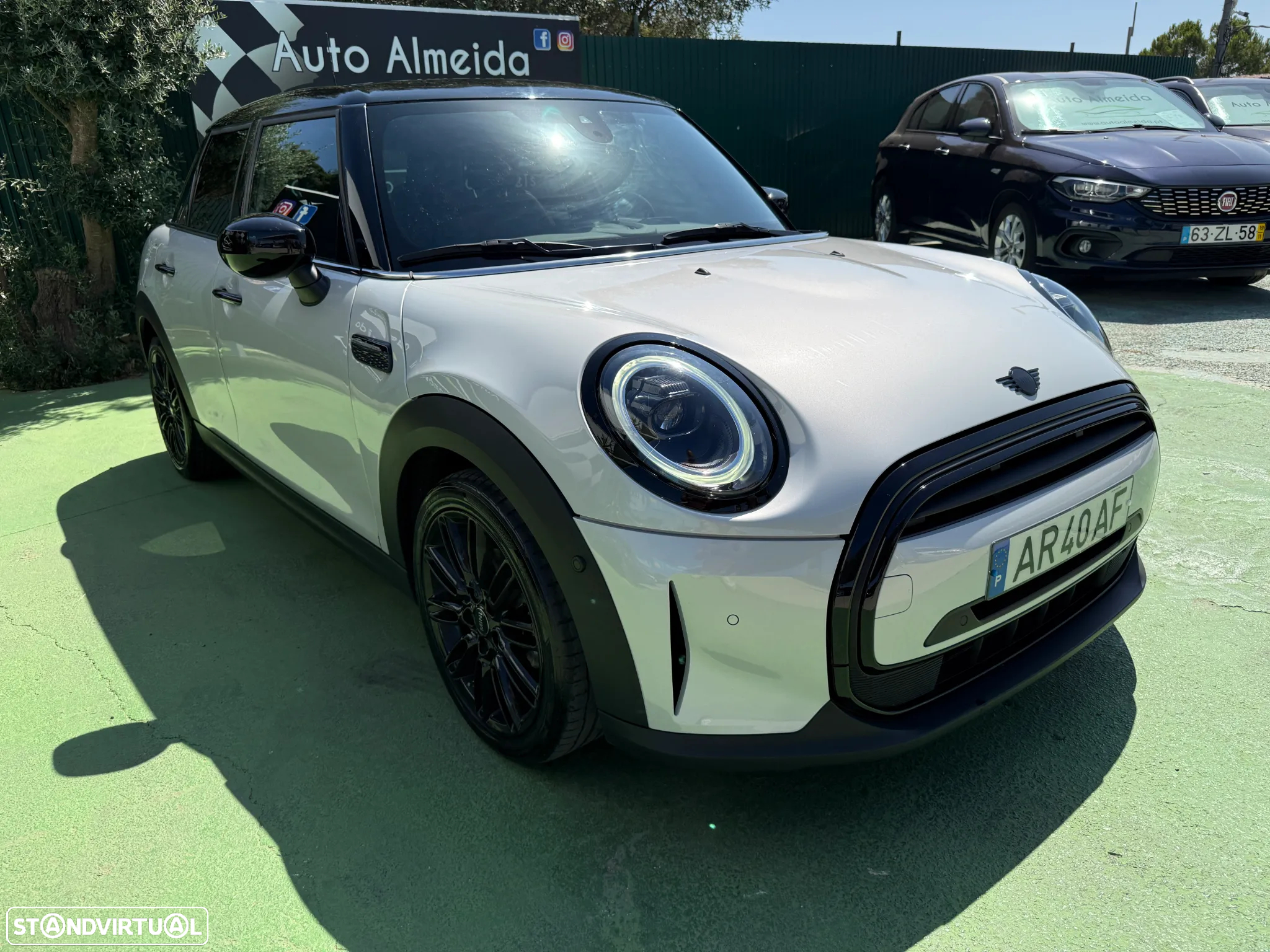 MINI 5 Portas Cooper Auto - 14