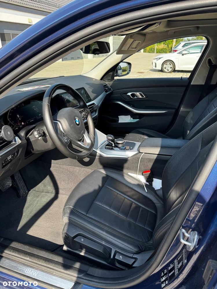 BMW Seria 3 320d xDrive - 2