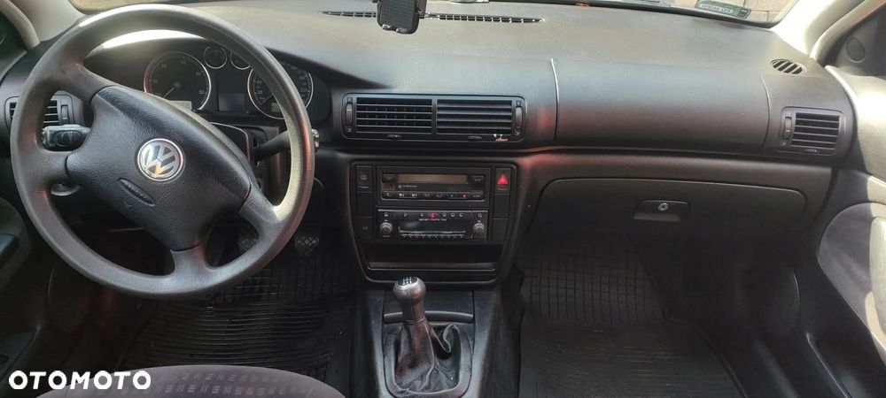 Volkswagen Passat 1.9 TDI Comfortline - 6