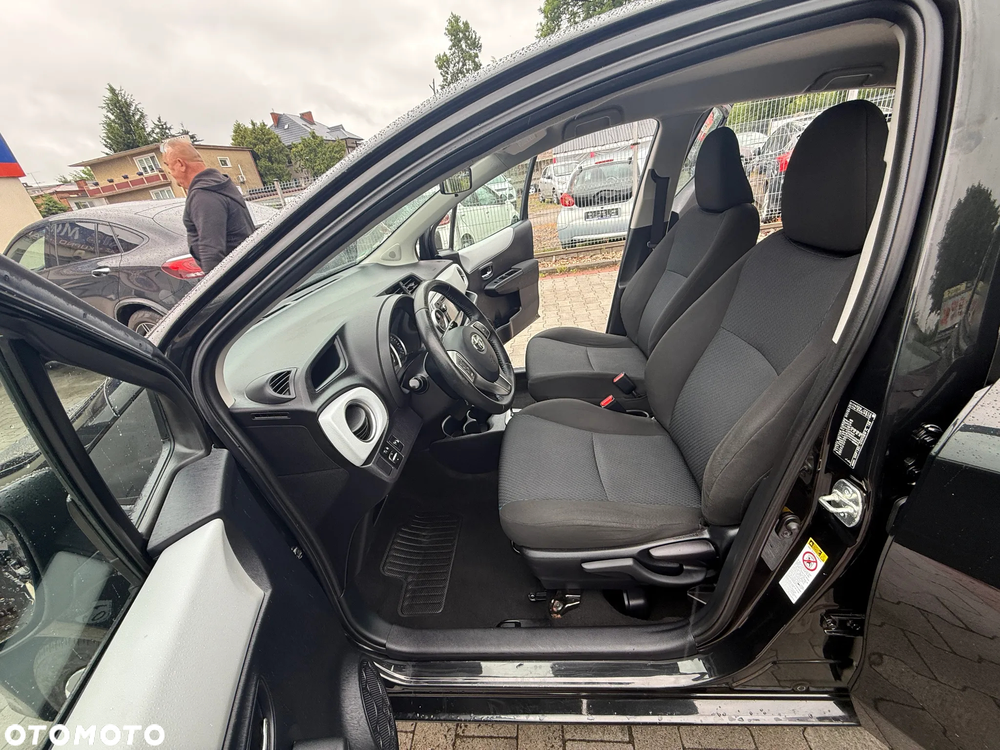 Toyota Yaris Hybrid 100 Dynamic - 21