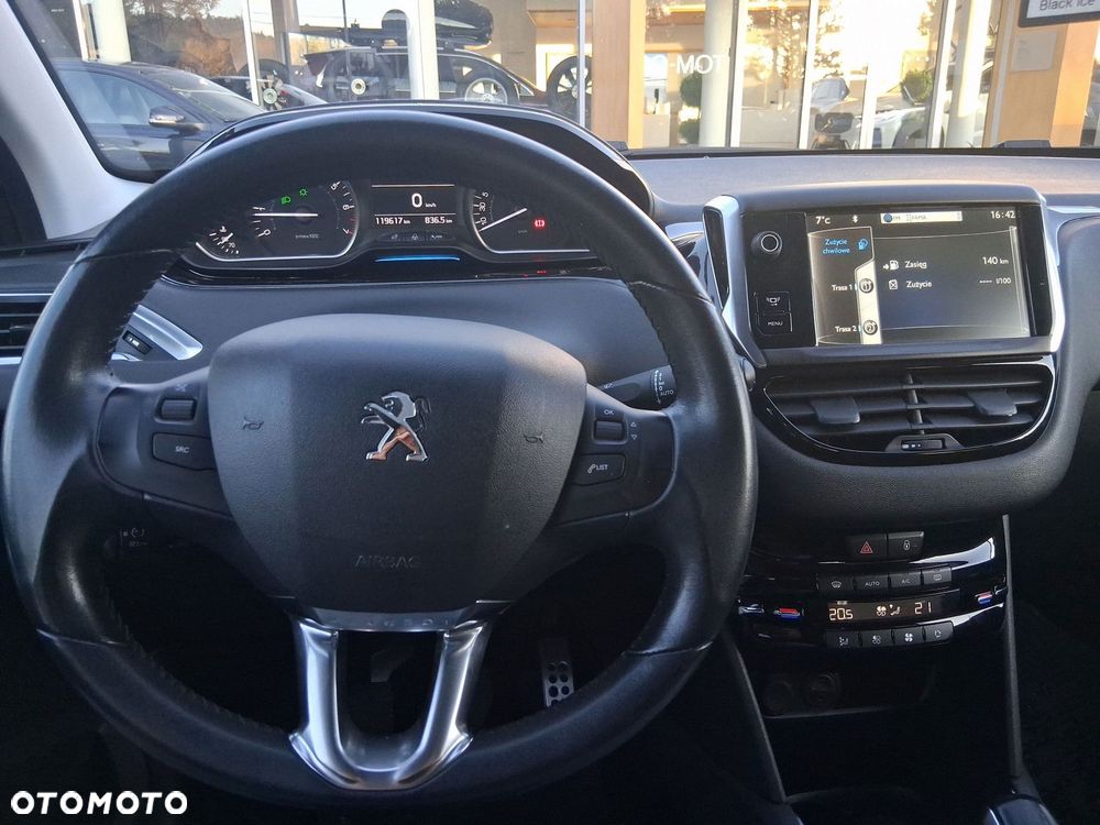 Peugeot 208 - 12