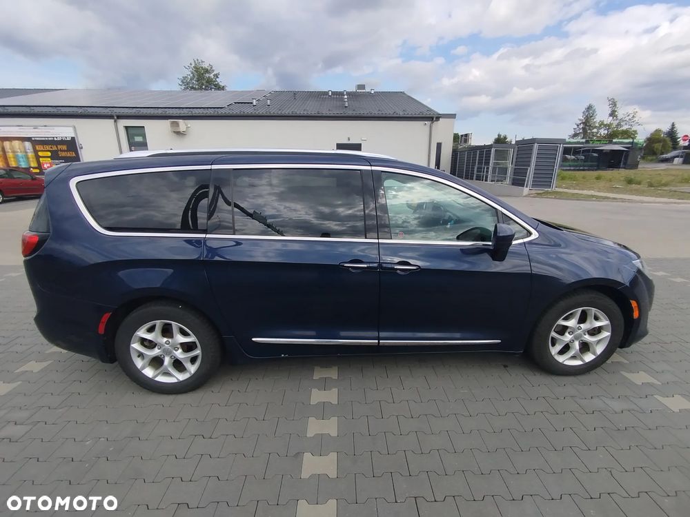 Chrysler Pacifica - 6