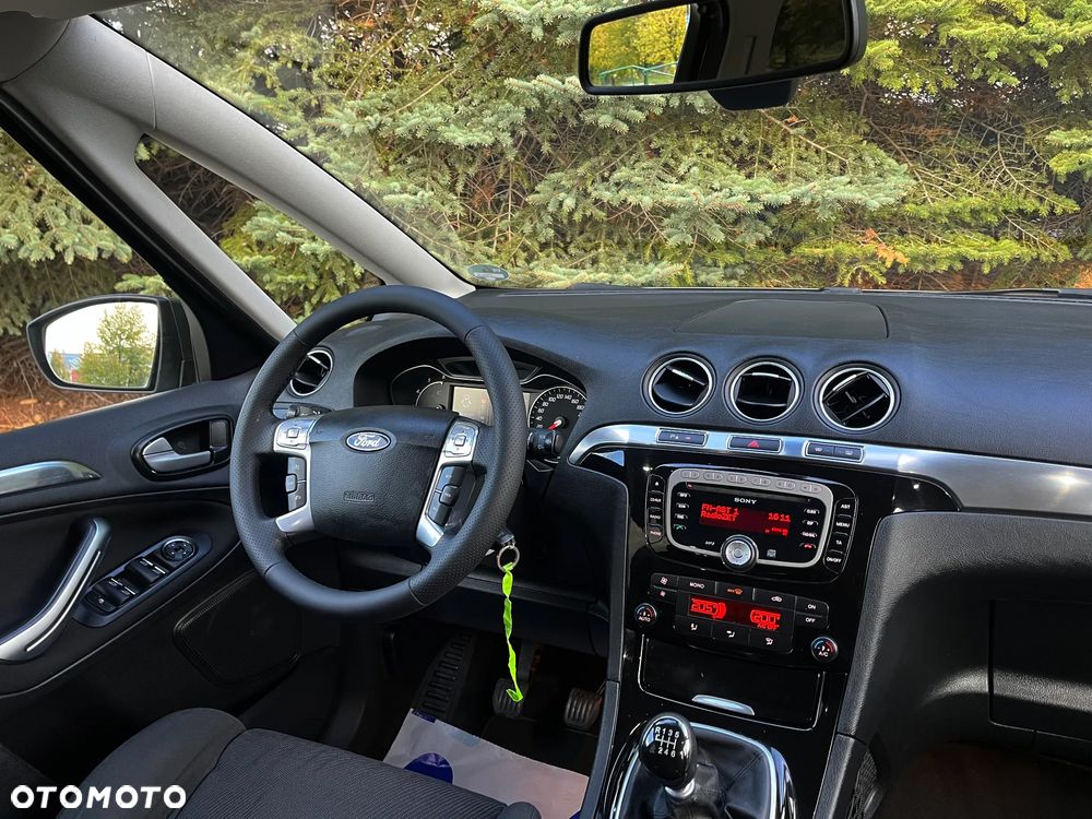 Ford S-Max - 12