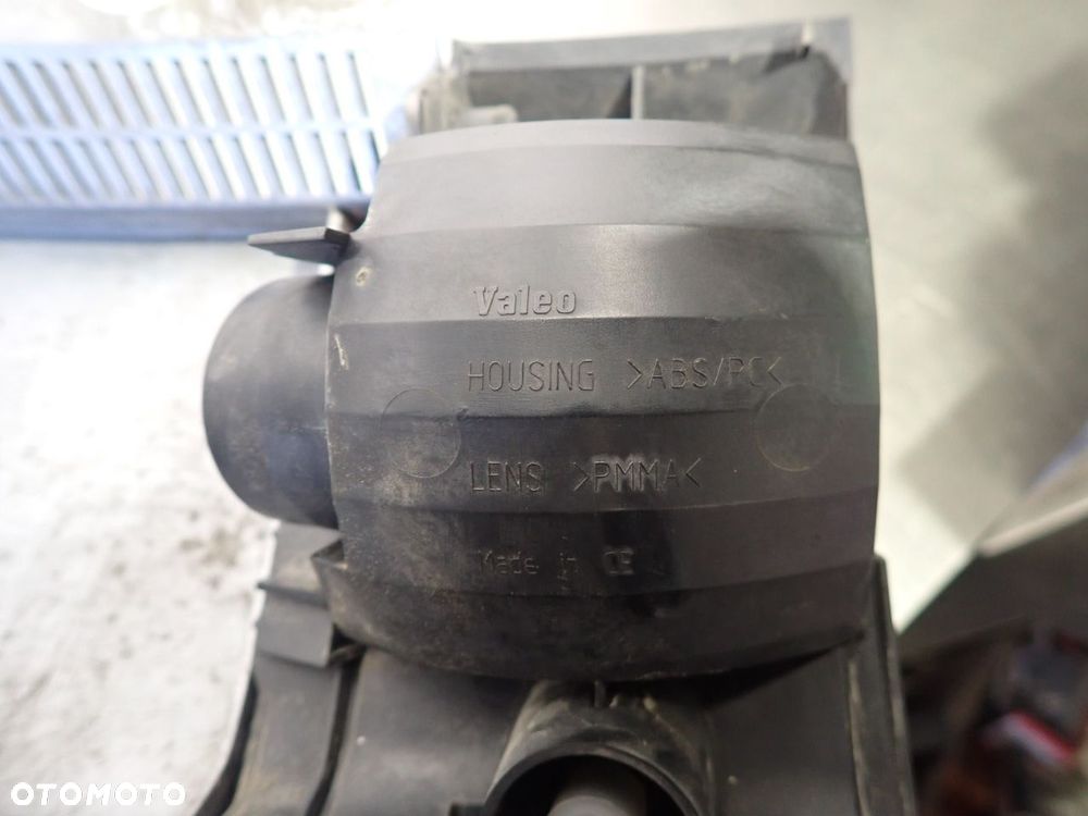 LAMPA PRAWA TYLNA OPEL MERIVA A 13130028 - 5