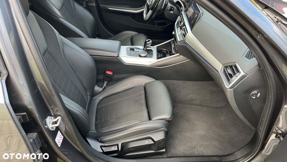 BMW Seria 3 320d Sport Line Sport - 29