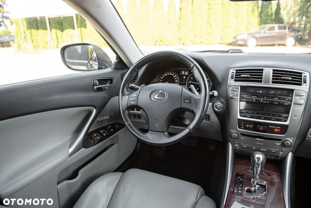 Lexus IS - 24