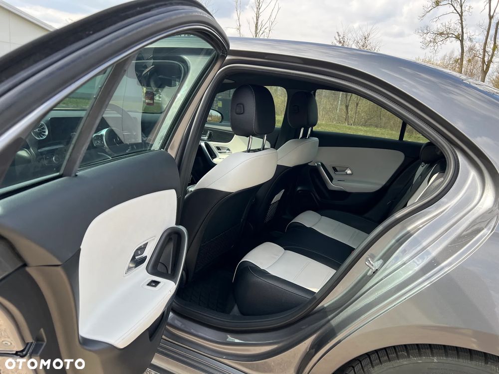 Mercedes-Benz Klasa A 220 4Matic 7G-DCT AMG Line - 17