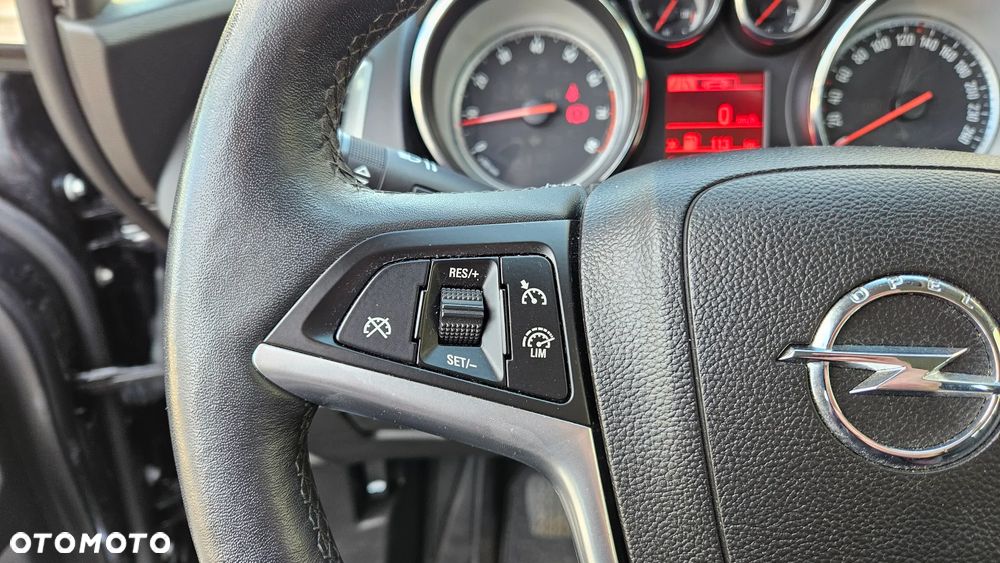 Opel Astra 1.4 Turbo Design Edition - 28