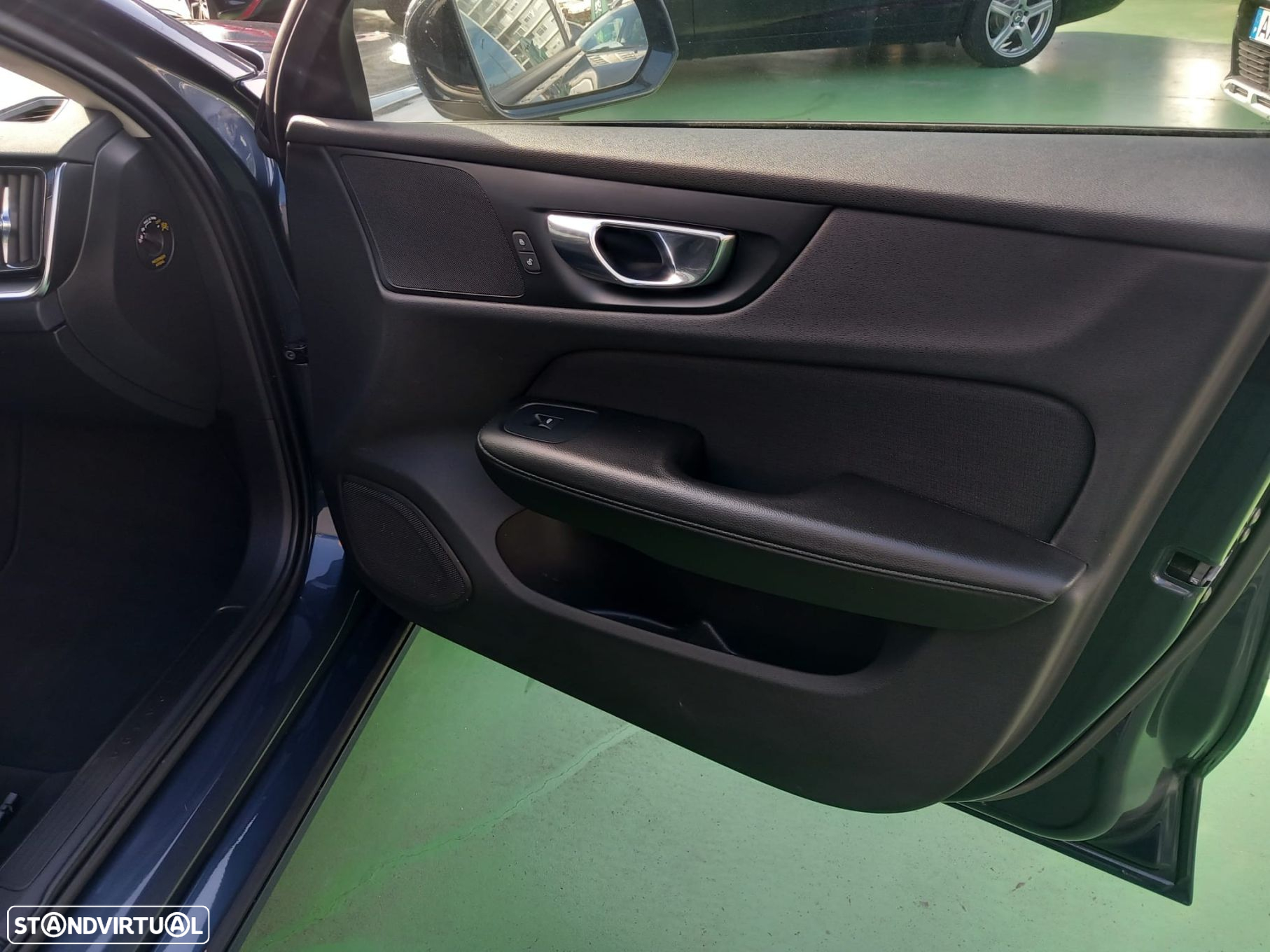 Volvo V60 2.0 D3 Momentum Geartronic - 10