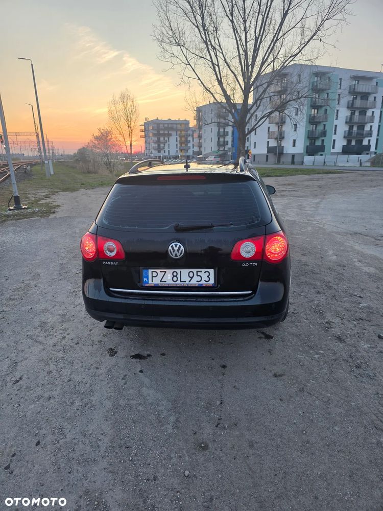 Volkswagen Passat 2.0 TDI DPF Highline - 4
