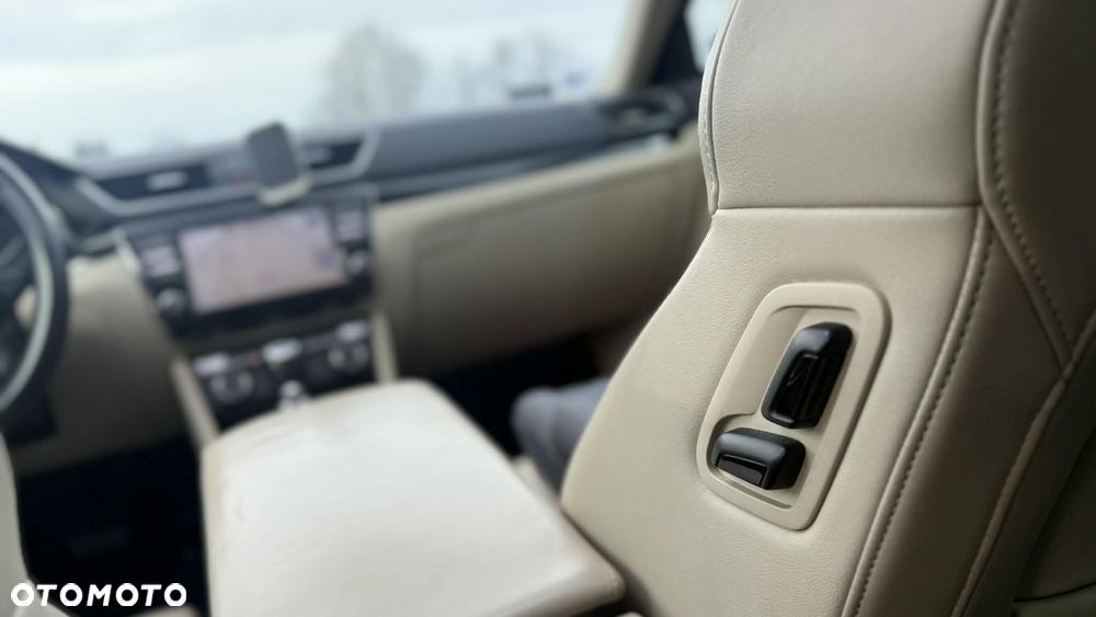 Skoda Superb 2.0 TDI 4x4 DSG L&K - 11