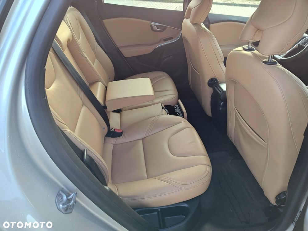 Volvo V40 D3 Momentum - 14