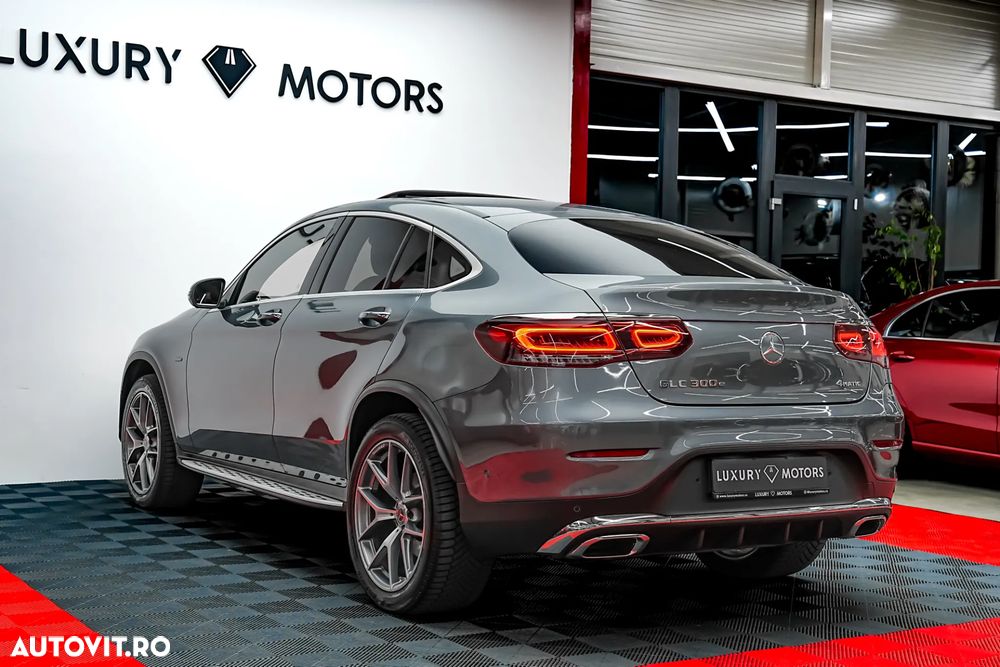 Mercedes-Benz GLC Coupe 300 e 4Matic 9G-TRONIC AMG Line Plus - 9